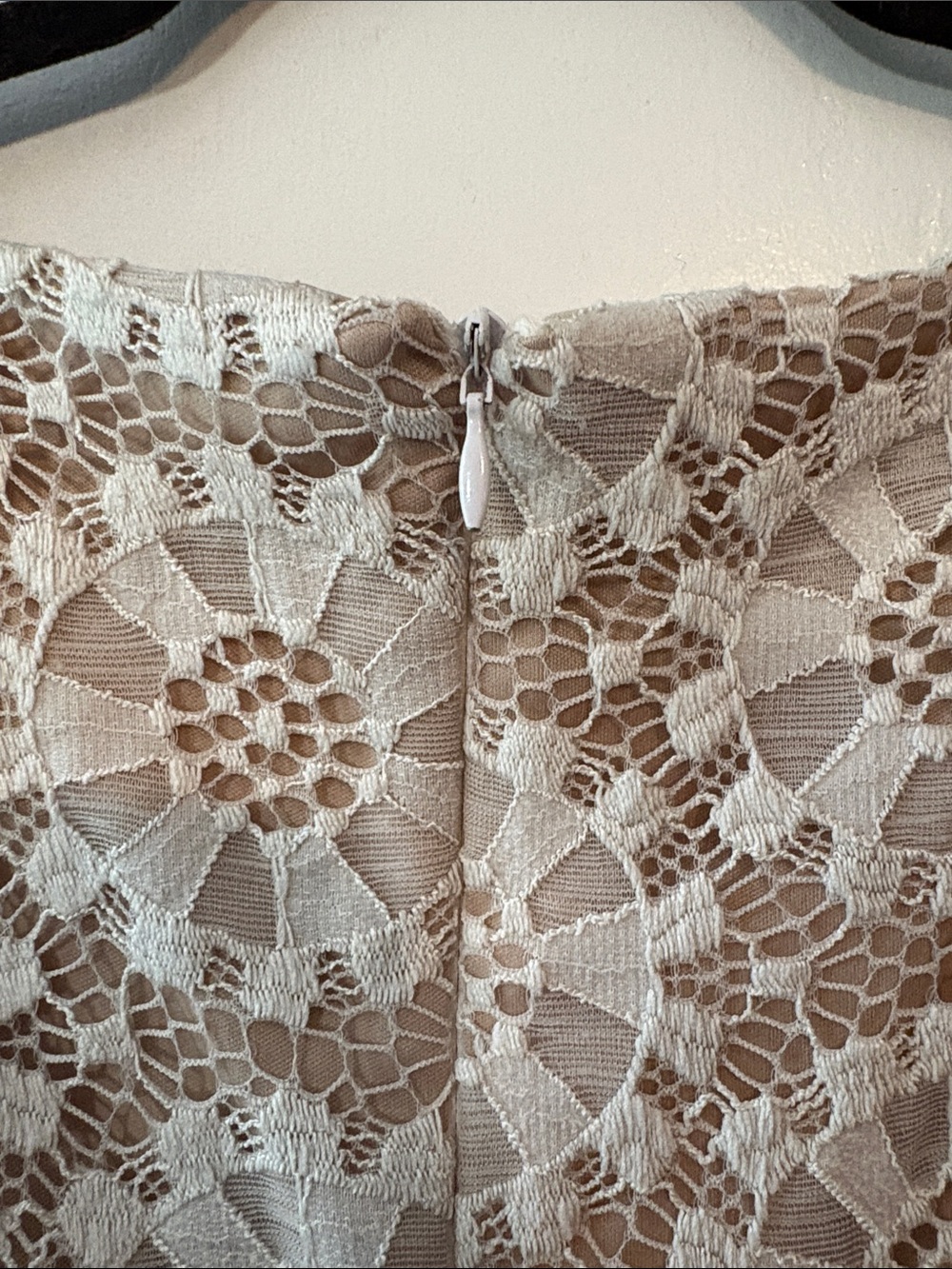 Cream Lace Sheath Dress Size 12 - Picture 7 of 9